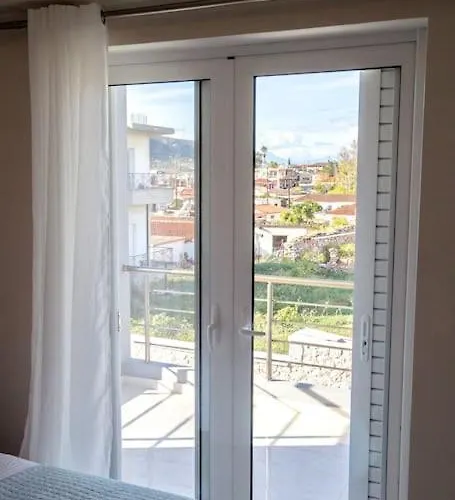 Over The Horizon 3 Bedroom 公寓 纳夫普利翁