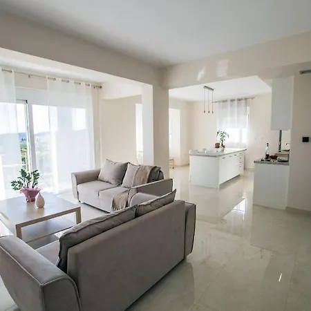 Over The Horizon 3 Bedroom *