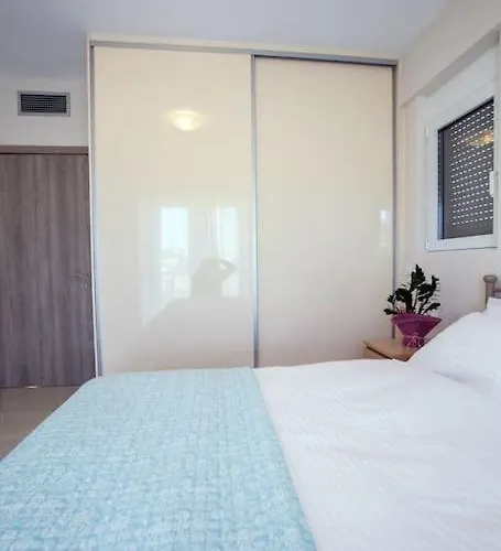 Over The Horizon 3 Bedroom דירה